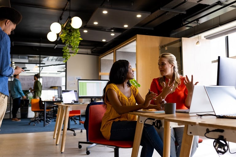 AdobeStock_612775265 - People in office working